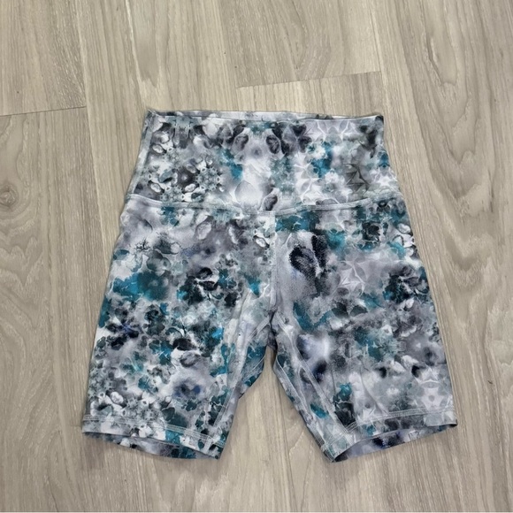 Lululemon Align Short 8” | Kaleidofloral Multi | Size 6 | Buttery Soft Nulu™ - Picture 6 of 8